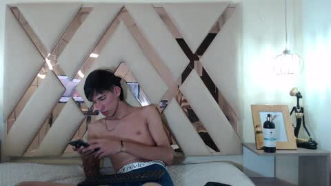 Snapshot of ferphoenix_ chatting on 1, 2, 2025 FER PHOENIX online show from 1, 2, 2025