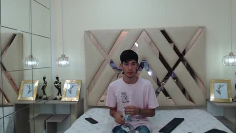 Snapshot of ferphoenix_ chatting on 8, 2, 2025 FER PHOENIX online show from 8, 2, 2025