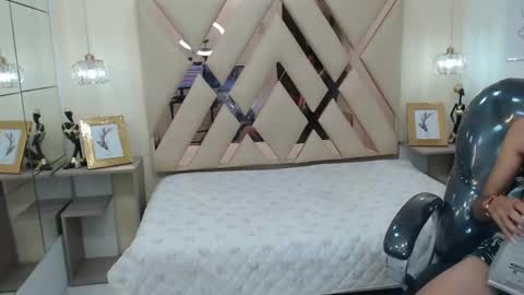 Snapshot of ferphoenix_ chatting on 10, 2, 2025 FER PHOENIX online show from 10, 2, 2025