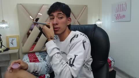 Snapshot of ferphoenix_ chatting on 5, 3, 2025 FER PHOENIX online show from 5, 3, 2025