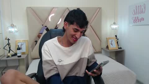 Snapshot of ferphoenix_ chatting on 7, 3, 2025 FER PHOENIX online show from 7, 3, 2025