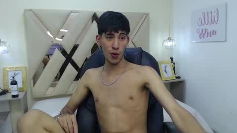 Snapshot of ferphoenix_ chatting on 8, 3, 2025 FER PHOENIX online show from 8, 3, 2025