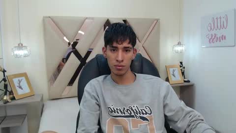 Snapshot of ferphoenix_ chatting on 12, 3, 2025 FER PHOENIX online show from 12, 3, 2025