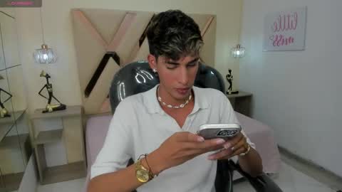 Snapshot of ferphoenix_ chatting on 5, 10, 2025 FER PHOENIX online show from 5, 10, 2025
