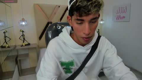 Snapshot of ferphoenix_ chatting on 7, 10, 2025 FER PHOENIX online show from 7, 10, 2025