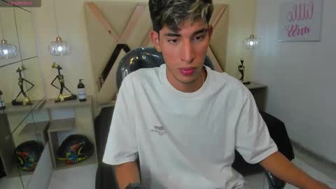 Snapshot of ferphoenix_ chatting on 10, 10, 2025 FER PHOENIX online show from 10, 10, 2025