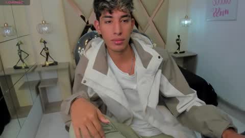 Snapshot of ferphoenix_ chatting on 15, 10, 2025 FER PHOENIX online show from 15, 10, 2025