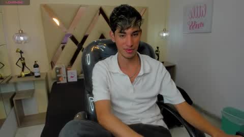 Snapshot of ferphoenix_ chatting on 18, 10, 2025 FER PHOENIX online show from 18, 10, 2025
