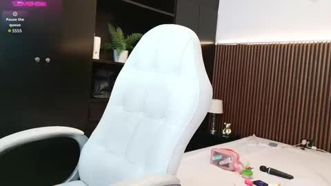 Freyja  online show from 10, 2, 2026