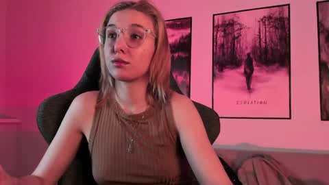 Snapshot of filipinaadams chatting on 28, 2, 2025 cap and Lana  online show from 28, 2, 2025