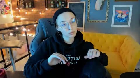 Snapshot of filipinaadams chatting on 18, 9, 2025 cap and Lana  online show from 18, 9, 2025