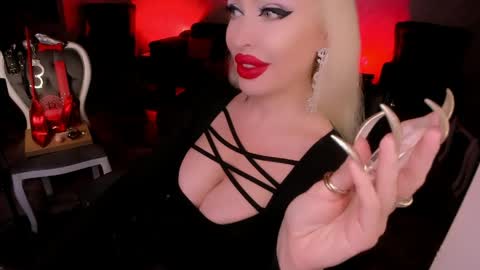Snapshot of findom_god chatting on 20, 4, 2026 AlfaFemale online show from 20, 4, 2026