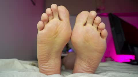 Snapshot of findomfeet_ chatting on 24, 4, 2026 Ashley online show from 24, 4, 2026