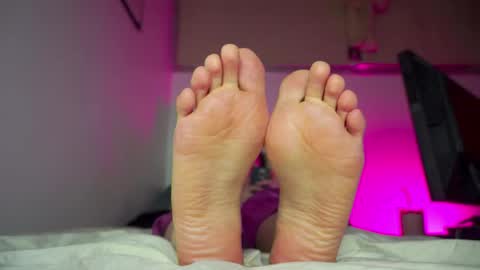 Snapshot of findomfeet_ chatting on 28, 4, 2026 Ashley online show from 28, 4, 2026