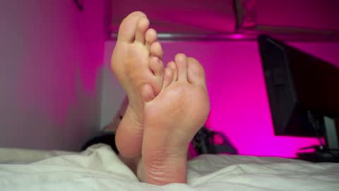 Snapshot of findomfeet_ chatting on 30, 4, 2026 Ashley online show from 30, 4, 2026