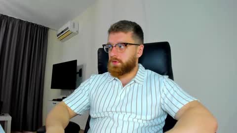 FindomGuyXXX online show from 11, 4, 2026