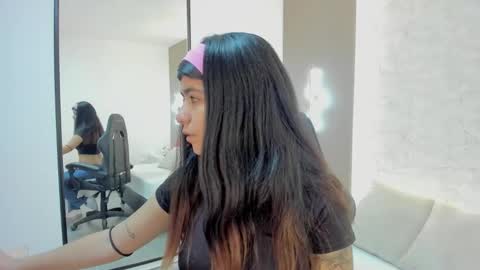 Snapshot of fiorella18_ chatting on 14, 11, 2025 F I O R E L L A online show from 14, 11, 2025