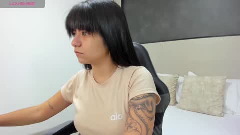 Snapshot of fiorella18_ chatting on 18, 11, 2025 F I O R E L L A online show from 18, 11, 2025