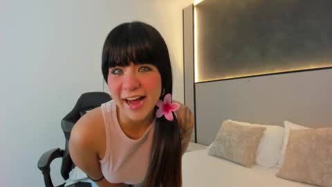 Snapshot of fiorella18_ chatting on 25, 11, 2025 F I O R E L L A online show from 25, 11, 2025