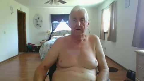 Snapshot of flamale65to chatting on 4, 4, 2026 flamale65to online show from 4, 4, 2026