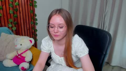 Snapshot of floralarsson chatting on 14, 5, 2026 hey there guys im Flora no not the one from WInx. But I love magical stuff and especially I love nature. I dont know I thin online show from 14, 5, 2026
