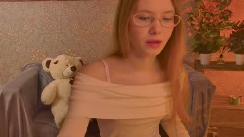 Snapshot of floralarsson chatting on 30, 5, 2026 hey there guys im Flora no not the one from WInx. But I love magical stuff and especially I love nature. I dont know I thin online show from 30, 5, 2026