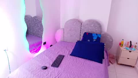 Flordecayena  online show from 10, 6, 2026