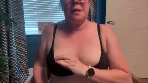 Snapshot of flossyishot chatting on 27, 5, 2026 flossyishot online show from 27, 5, 2026