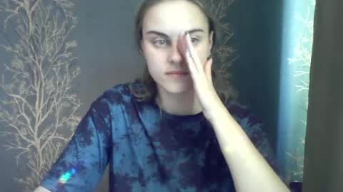 Snapshot of flower_bluee chatting on 17, 6, 2026 Ambika 3 online show from 17, 6, 2026