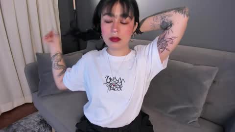 Its a pleasure to meet you. Im Flower. Help me reach 1k. Follow me. online show from 21, 11, 2025