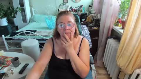 Snapshot of flowerlover8 chatting on 17, 6, 2026 Flowerlower online show from 17, 6, 2026