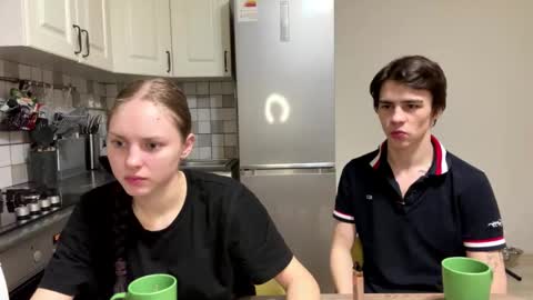 flowerscouple online show from 7, 2, 2026