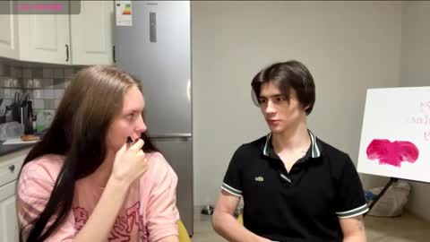 flowerscouple online show from 8, 3, 2026