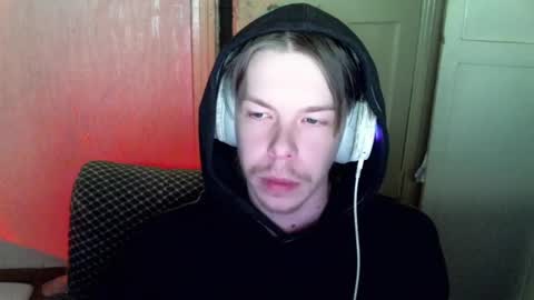 Snapshot of fluffy_boney chatting on 5, 1, 2025 Alexey online show from 5, 1, 2025