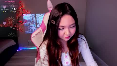 Snapshot of fluffy_rose chatting on 1, 11, 2025 Rose online show from 1, 11, 2025