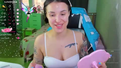 Snapshot of folinskaayaa chatting on 4, 12, 2025 folinskaayaa online show from 4, 12, 2025