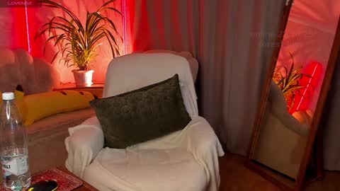 Snapshot of forest_lina chatting on 22, 10, 2025 online show from 22, 10, 2025