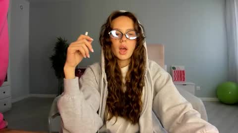 Snapshot of fox_beauty chatting on 22, 9, 2025 Kira online show from 22, 9, 2025