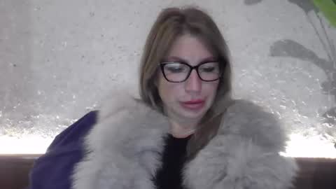 fox_red_lady7 online show from 6, 12, 2024