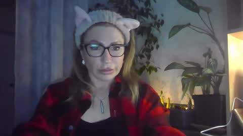 fox_red_lady7 online show from 1, 3, 2025