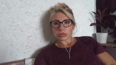 fox_red_lady7 online show from 23, 9, 2025