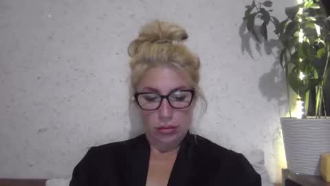 fox_red_lady7 online show from 4, 10, 2025