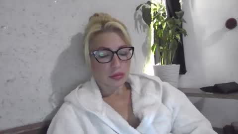 fox_red_lady7 online show from 8, 10, 2025