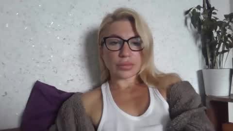 fox_red_lady7 online show from 11, 10, 2025