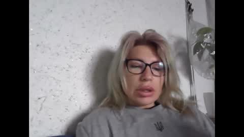 fox_red_lady7 online show from 8, 4, 2026