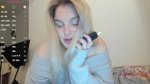 Snapshot of foxfrromearth chatting on 13, 1, 2025 i am your baby Alien online show from 13, 1, 2025