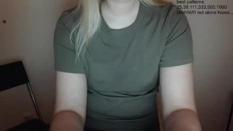 Snapshot of foxfrromearth chatting on 1, 2, 2025 i am your baby Alien online show from 1, 2, 2025