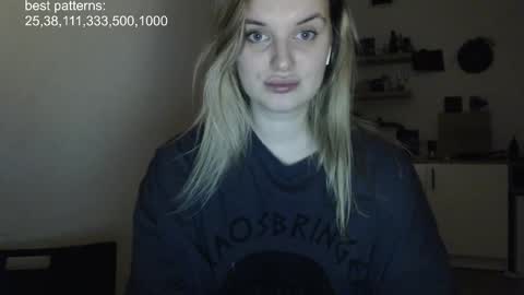 Snapshot of foxfrromearth chatting on 20, 2, 2025 i am your baby Alien online show from 20, 2, 2025