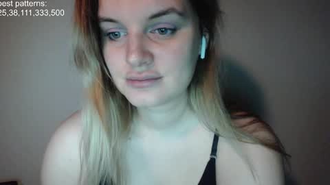 Snapshot of foxfrromearth chatting on 23, 2, 2025 i am your baby Alien online show from 23, 2, 2025