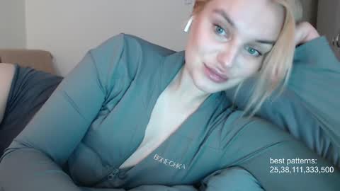 Snapshot of foxfrromearth chatting on 22, 9, 2025 i am your baby Alien online show from 22, 9, 2025